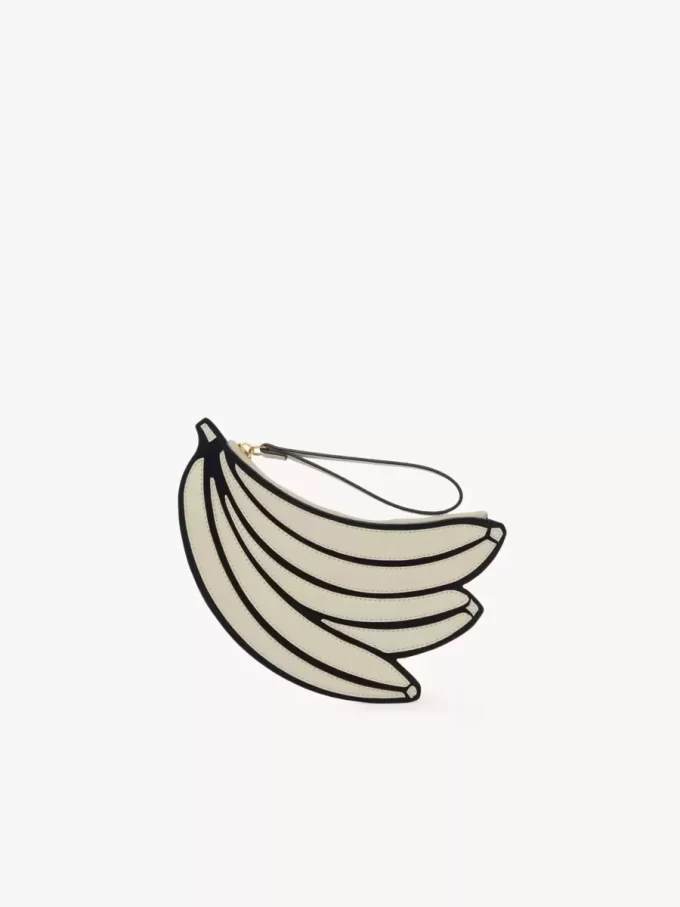 Banana flat pouch in grained leather