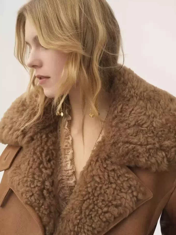 Cropped boxy jacket in leather Cropped boxy jacket in leather