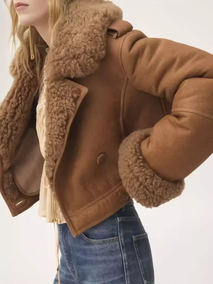 Cropped boxy jacket in leather Cropped boxy jacket in leather