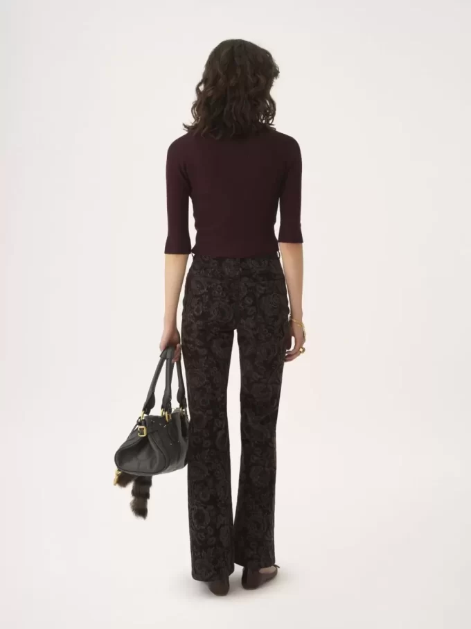 Fitted V-neck cardigan in a wool knit