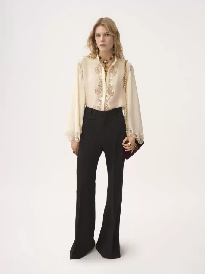 Fluid blouse in silk georgette & lace