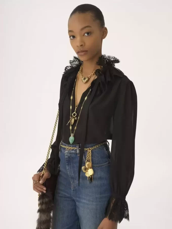 Fluid blouse in silk georgette & lace