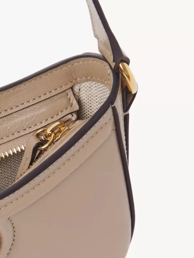 Horse Medal shoulder bag in grained leather