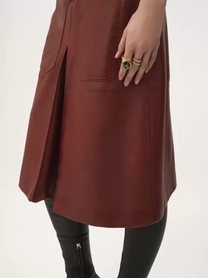 Knee-length skirt in leather