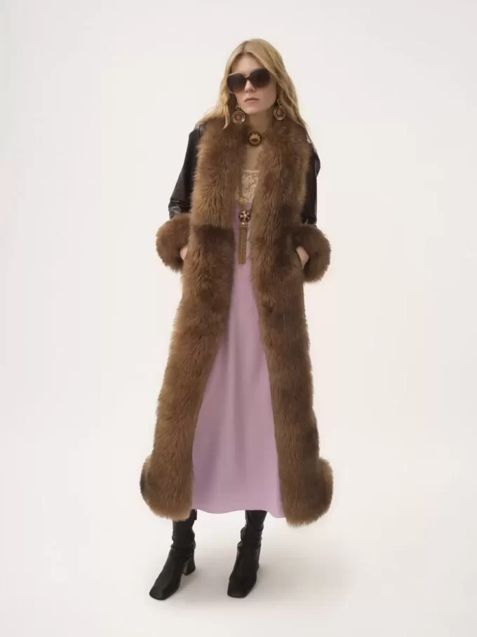 Long column coat in leather