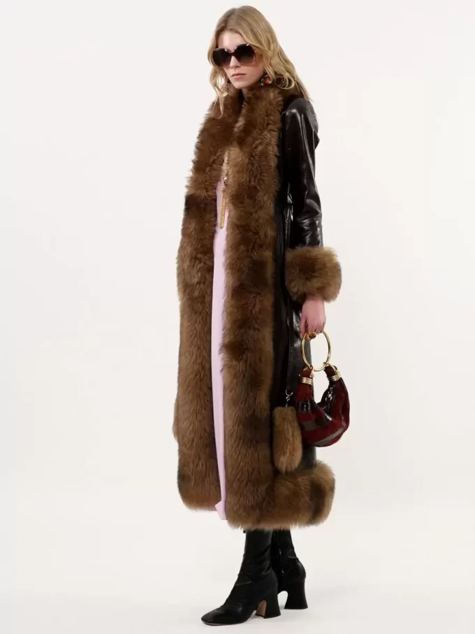 Long column coat in leather