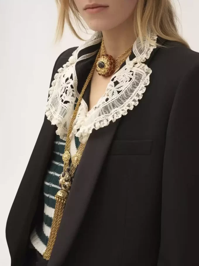 Ruffled blouse in crêpe de chine & lace