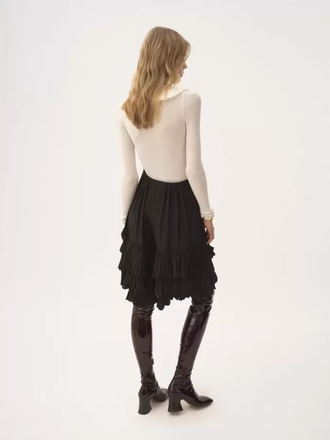Ruffled tiered shorts in crêpe de chine