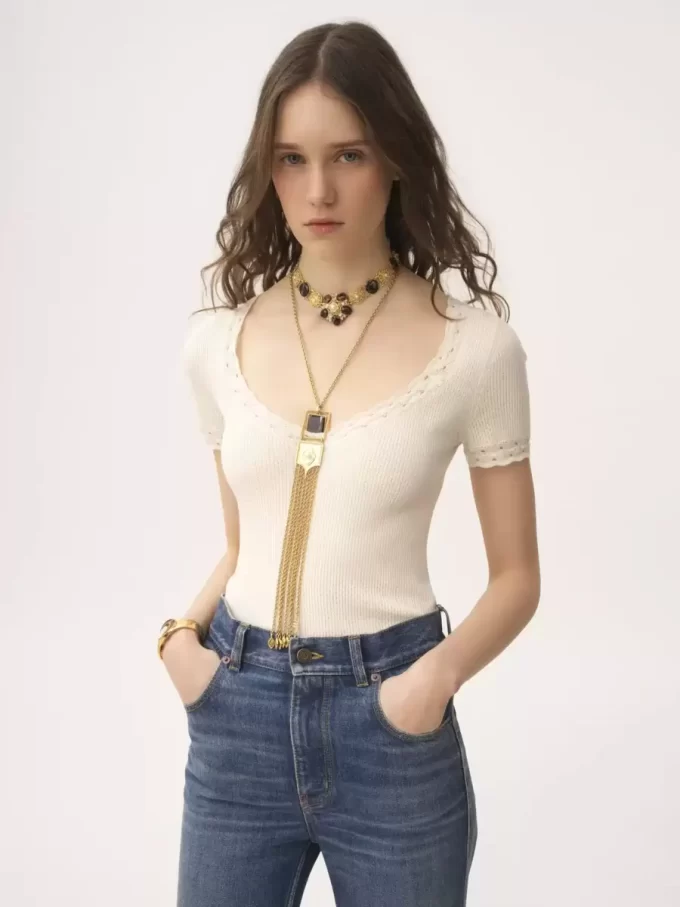 Scoop-neck fitted top in a wool knit & lace