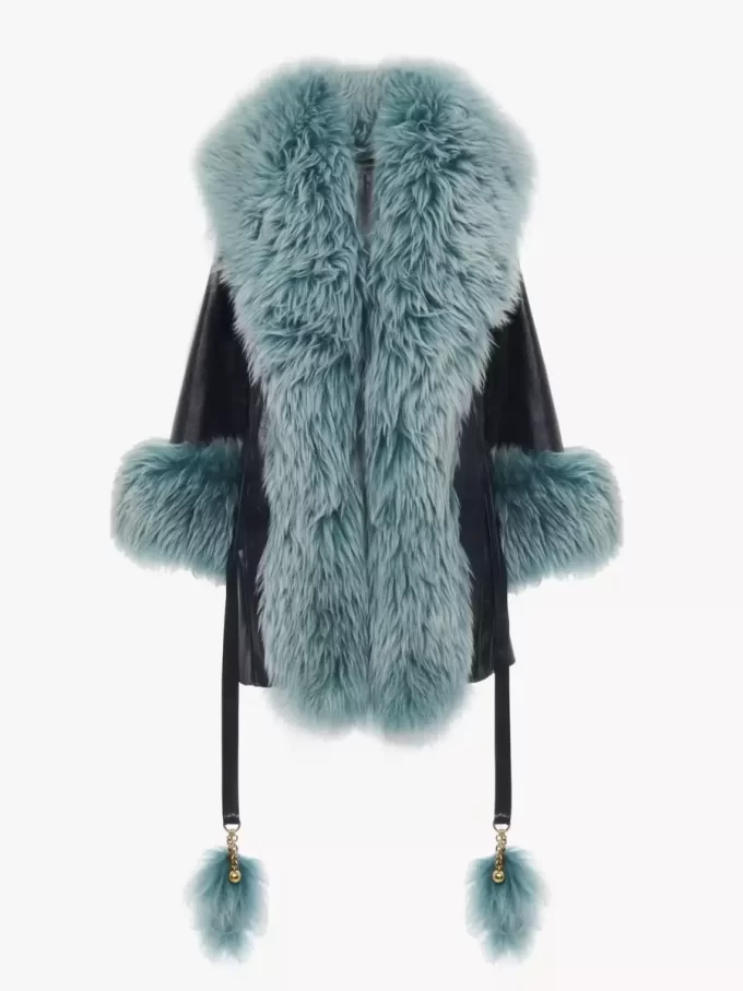 Short coat in leather