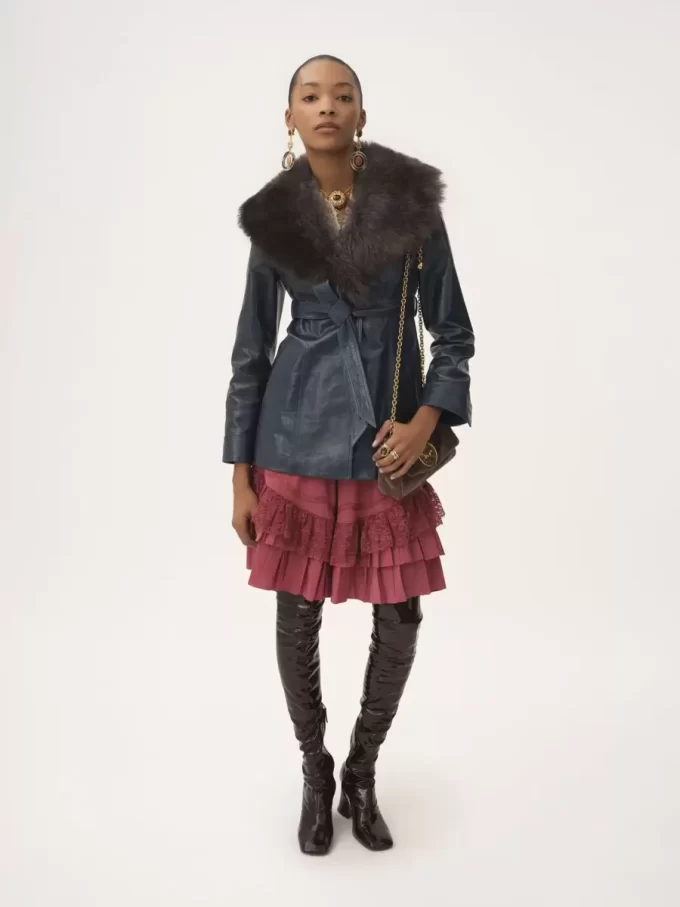 Short coat in leather