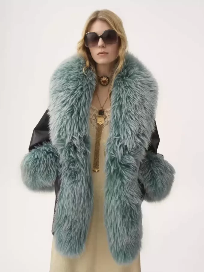 Short coat in leather