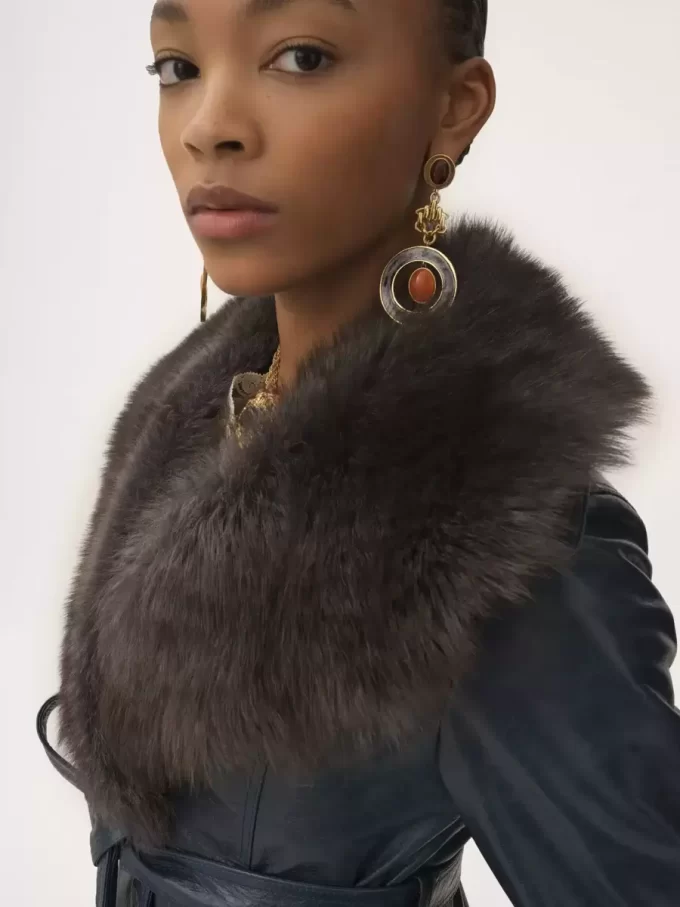 Short coat in leather