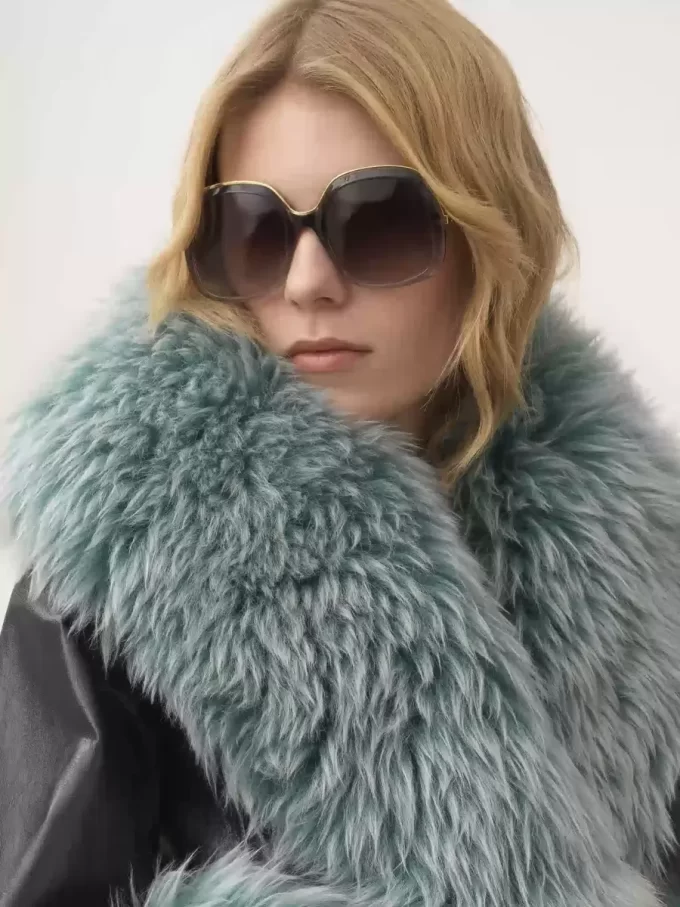 Short coat in leather