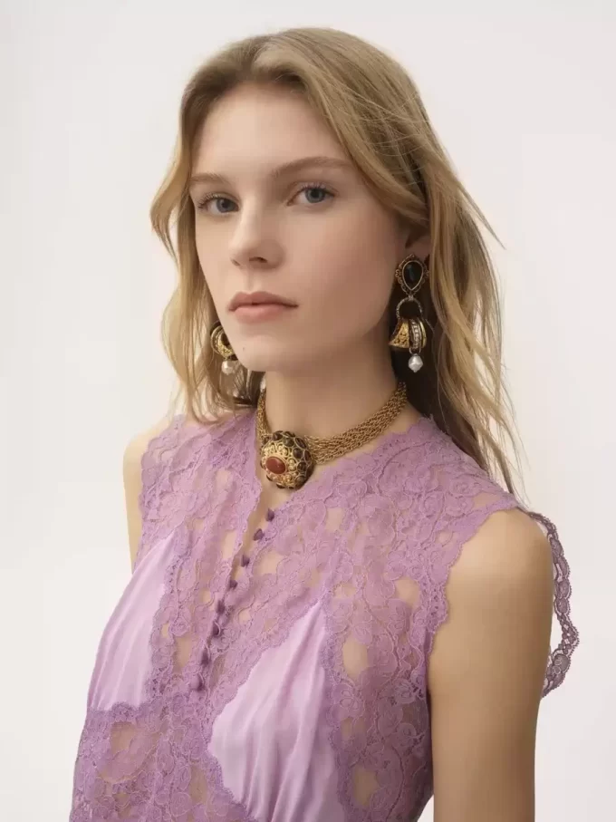 The Chloé Antique Pearls earrings