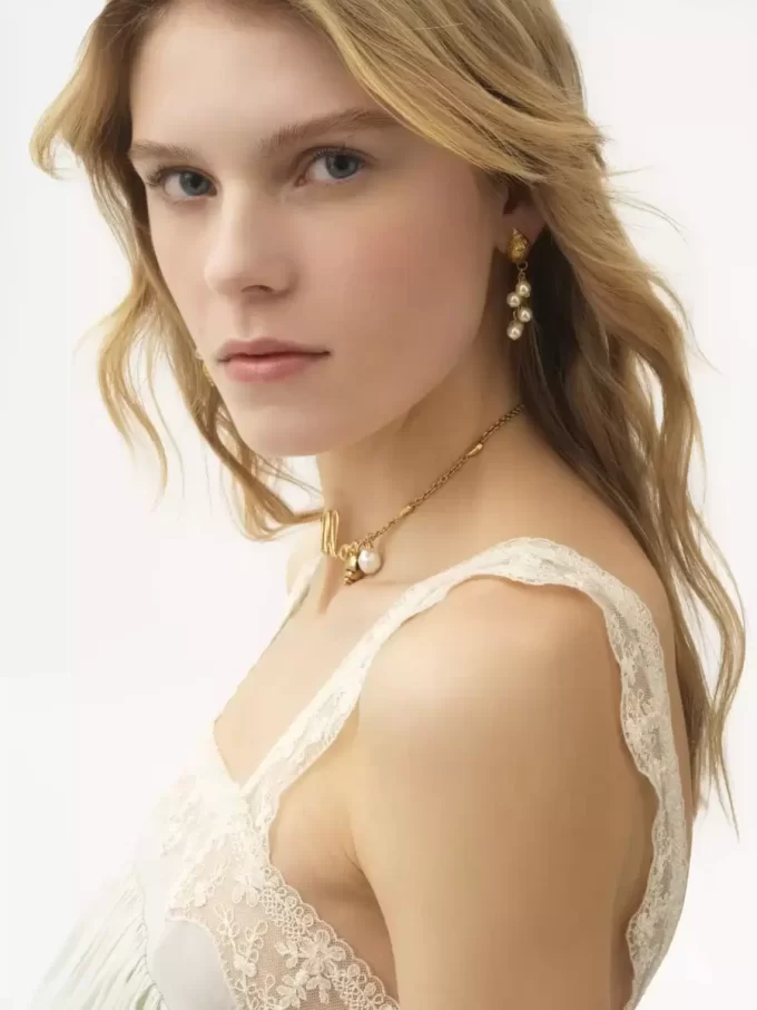 The Chloé Shells earrings