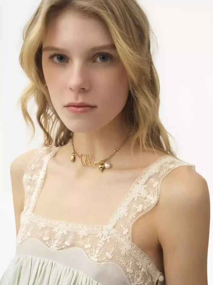 The Chloé Shells necklace