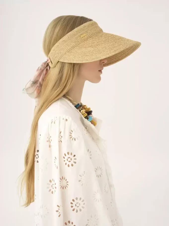 The Chloé visor in raffia