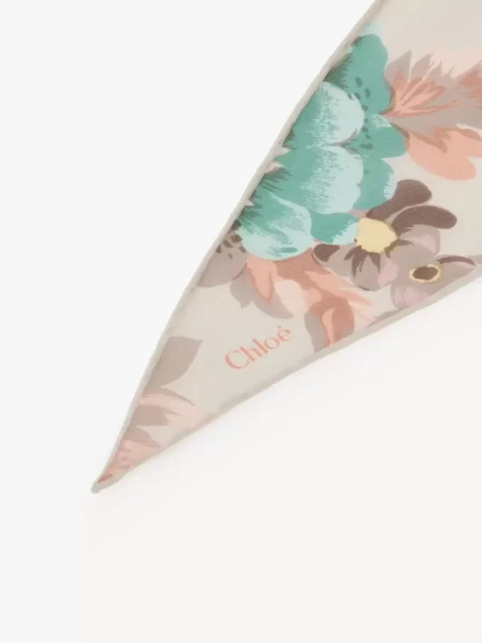 The Chloé visor in raffia