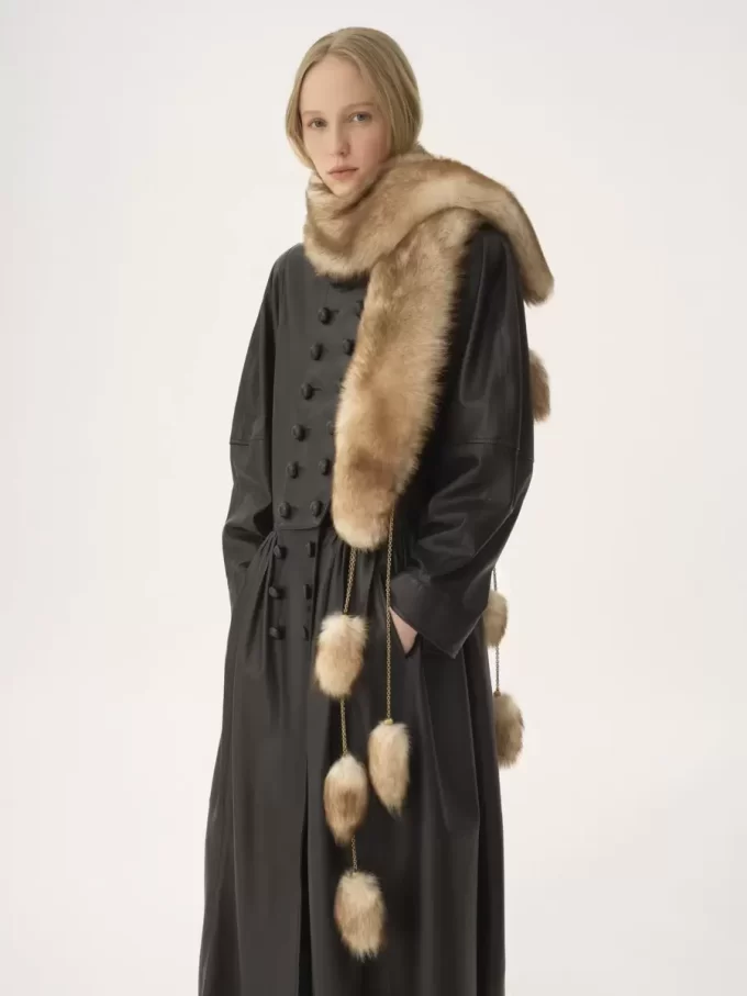 The Treasure Tails scarf in shearling