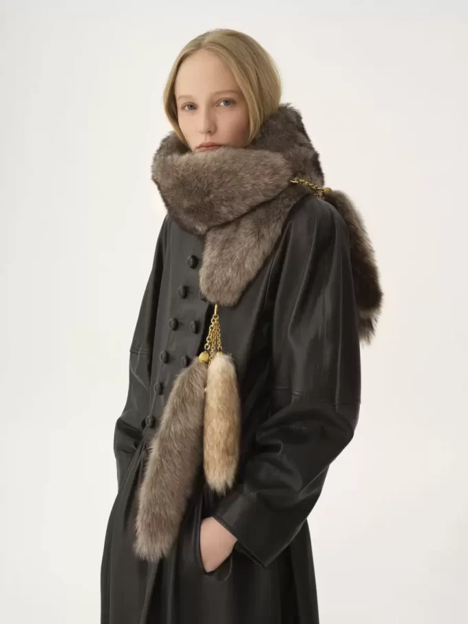 The Treasure Tails scarf in shearling