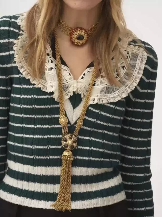 V-neck fitted sweater in a merino wool knit